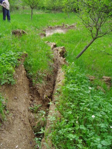 Sesuv půdy na Přecestném nad Žlebem - 7.5.2006